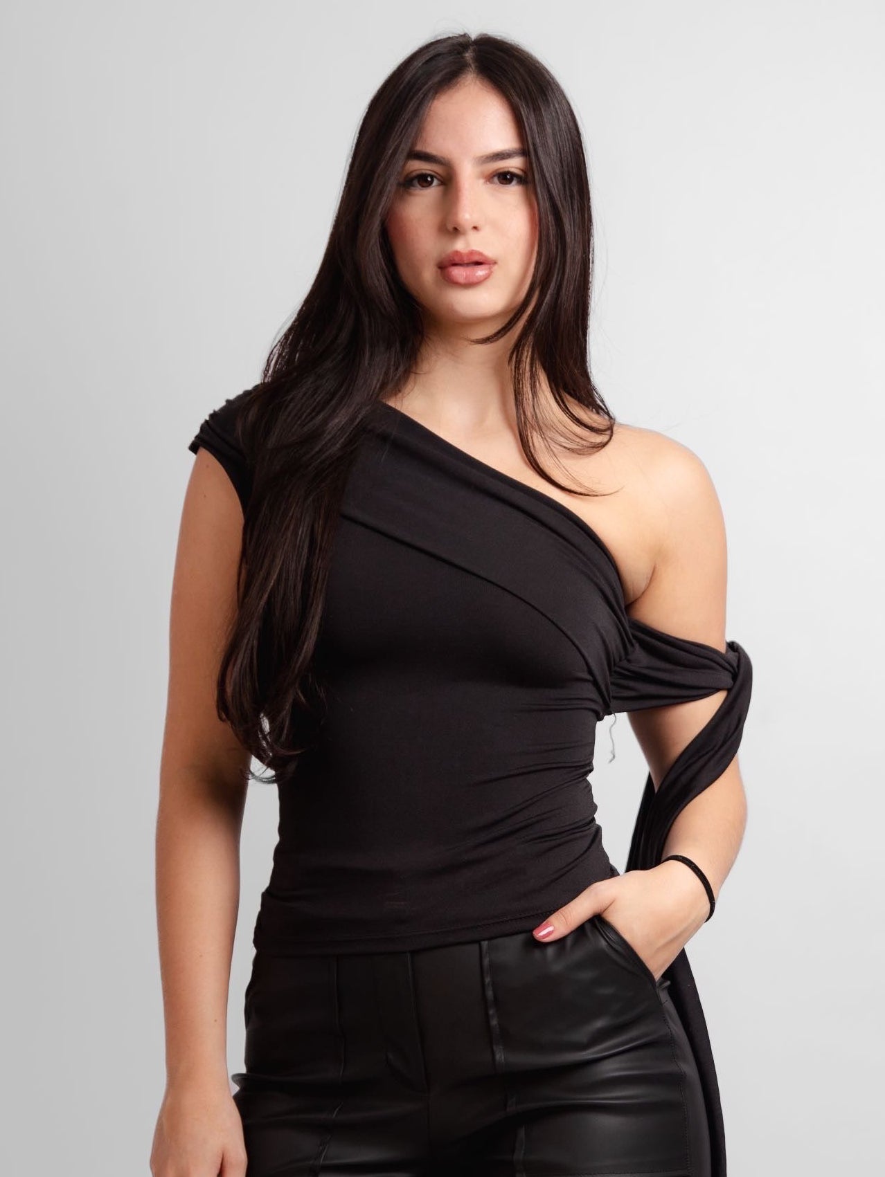 Blusa um ombro eclipse
