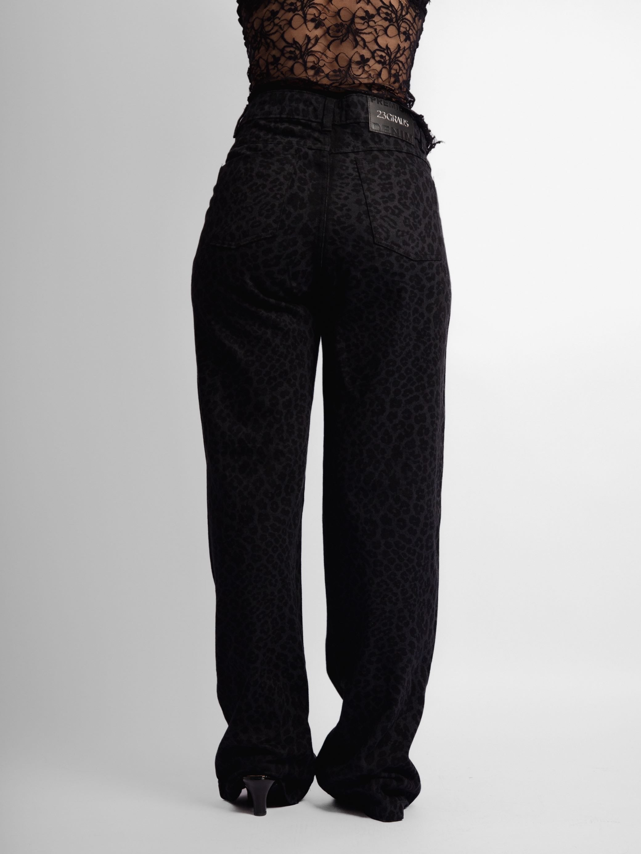 Calça jeans animal print ounce